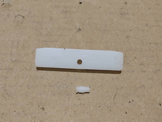 Alfa Romeo, Fiat, Lancia utángyártott új, Üveg vezető műanyag 46776048