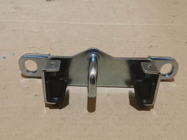 Fiat Doblo 2000-2009 utángyártott új, csomagtérajtó zár ellendarab a hátfalon, felnyíló ajtós  kivitelhez 51810088