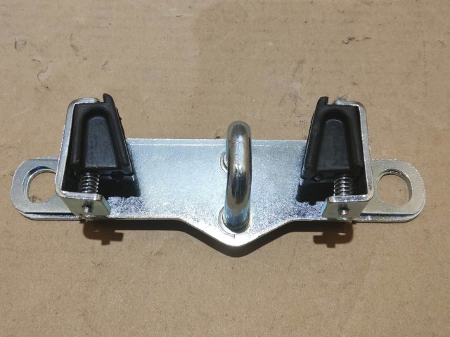 Fiat Doblo 2000-2009 utángyártott új, csomagtérajtó zár ellendarab a hátfalon, felnyíló ajtós  kivitelhez 51810088