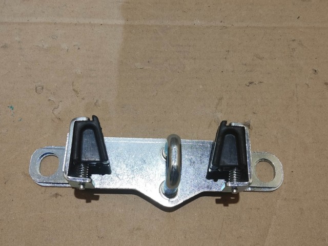 Fiat Doblo 2000-2009 utángyártott új, csomagtérajtó zár ellendarab a hátfalon, felnyíló ajtós  kivitelhez 51810088