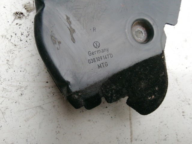 Volkswagen Tiguan 2007-2018 2007-2017 Vezérmű burkolat Használt Alsó Külső  