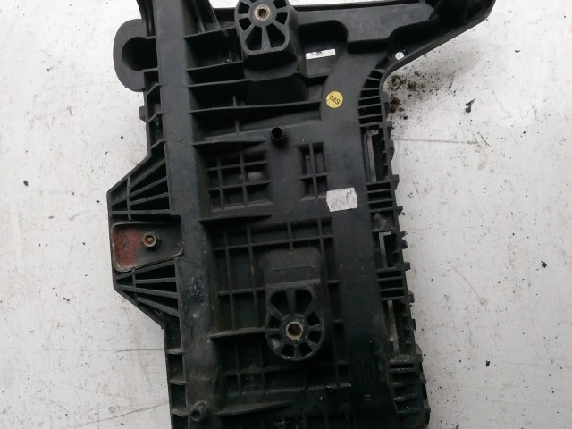 Volkswagen Tiguan 2007-2018 2007-2017 Akkumulátor tartó, tálca Használt 