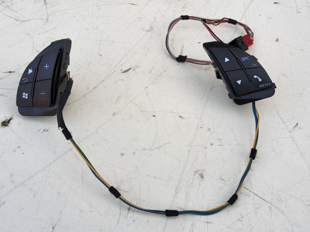 Alfa Romeo Giulietta 2010-2020 Kormány gombok Használt 