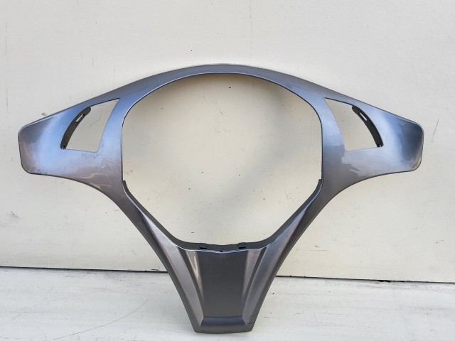 Alfa Romeo Giulietta 2010-2020 Kormányközép Használt ezüst A Képen Látható Állapotban 