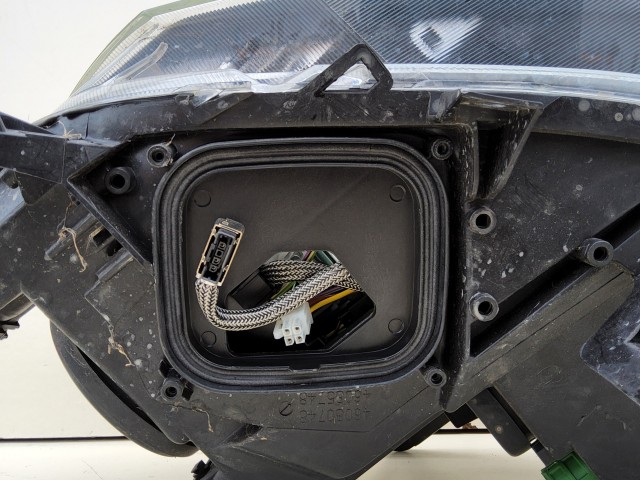 193215 Lancia Delta 2008-2014 jobb első xenon fényszóró, képen látható sérüléssel 51876361