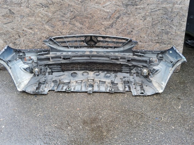 193274 Mercedes Benz B-Class parkszenzoros, első lökhárító, a képen látható sérüléssel