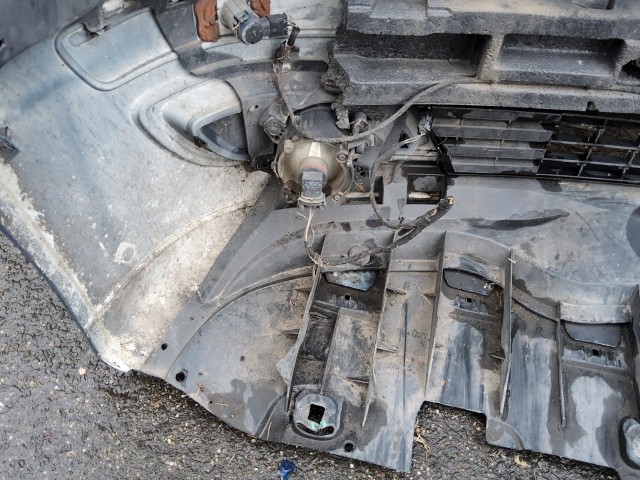 193274 Mercedes Benz B-Class parkszenzoros, első lökhárító, a képen látható sérüléssel