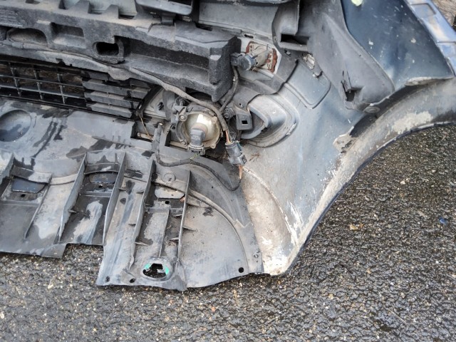 193274 Mercedes Benz B-Class parkszenzoros, első lökhárító, a képen látható sérüléssel