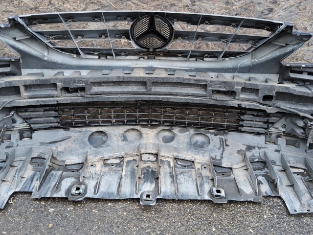 193274 Mercedes Benz B-Class parkszenzoros, első lökhárító, a képen látható sérüléssel