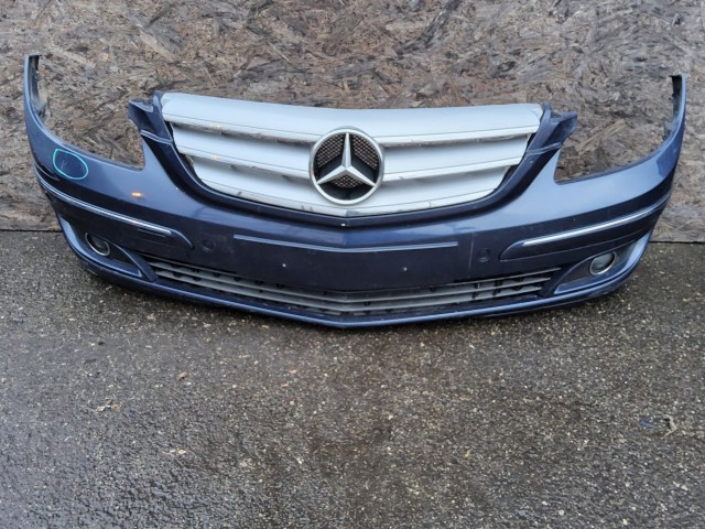 193274 Mercedes Benz B-Class parkszenzoros, első lökhárító, a képen látható sérüléssel