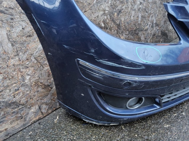 193274 Mercedes Benz B-Class parkszenzoros, első lökhárító, a képen látható sérüléssel