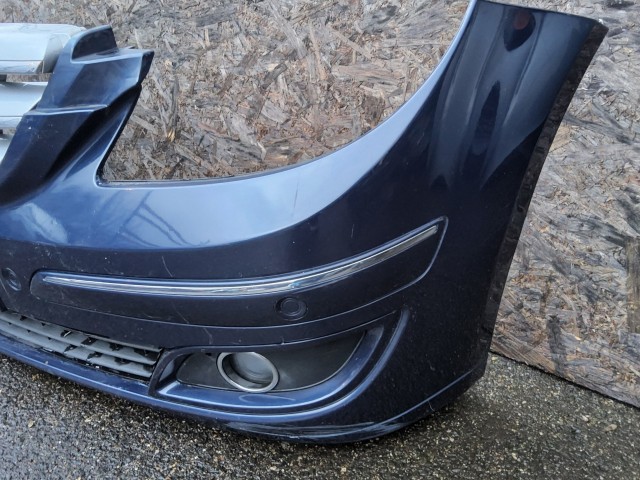 193274 Mercedes Benz B-Class parkszenzoros, első lökhárító, a képen látható sérüléssel