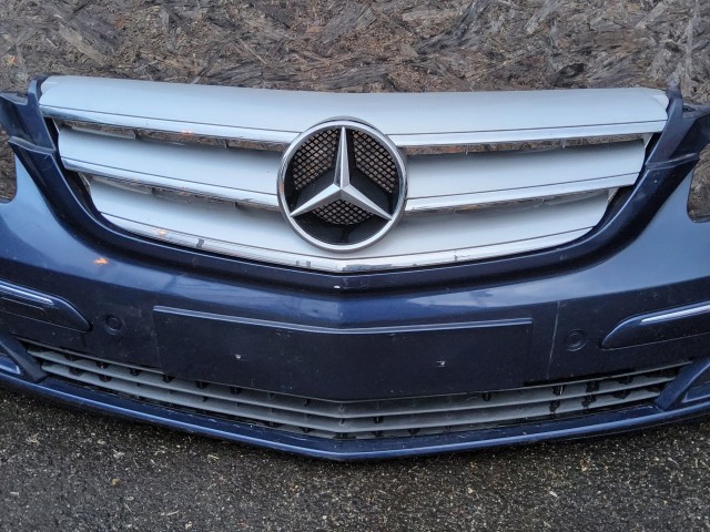 193274 Mercedes Benz B-Class parkszenzoros, első lökhárító, a képen látható sérüléssel