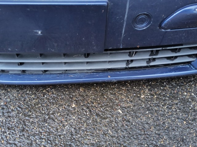 193274 Mercedes Benz B-Class parkszenzoros, első lökhárító, a képen látható sérüléssel