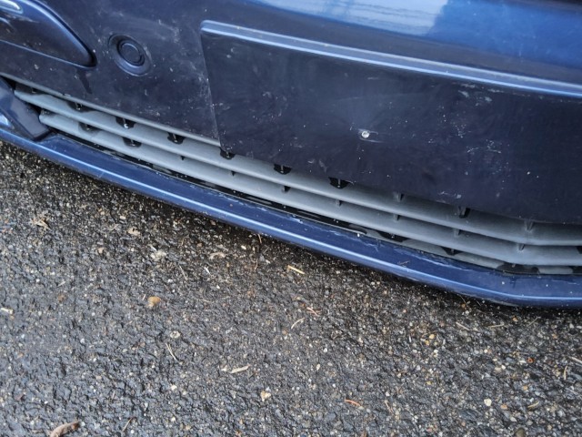 193274 Mercedes Benz B-Class parkszenzoros, első lökhárító, a képen látható sérüléssel