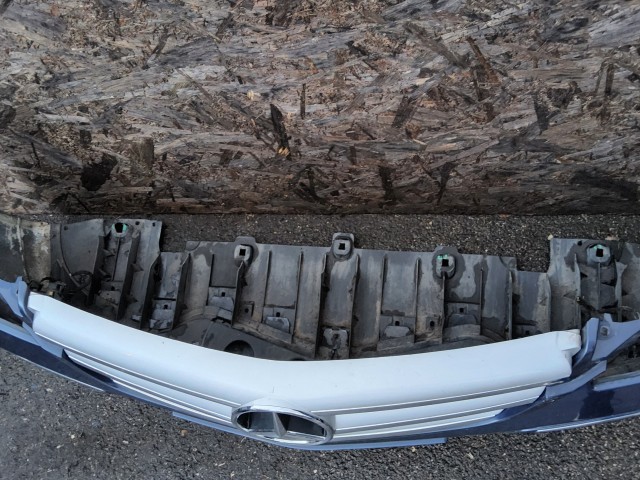 193274 Mercedes Benz B-Class parkszenzoros, első lökhárító, a képen látható sérüléssel