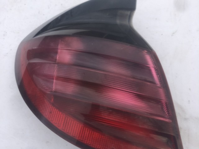 195869 Mercedes Benz C-Class W203 2001-2008 Lámpa , Fényszóró Használt  Bal hátsó a képen látható sérüléssel