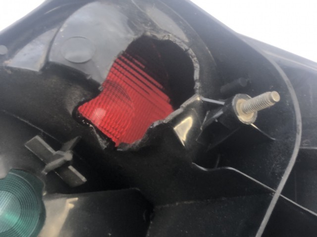 195869 Mercedes Benz C-Class W203 2001-2008 Lámpa , Fényszóró Használt  Bal hátsó a képen látható sérüléssel