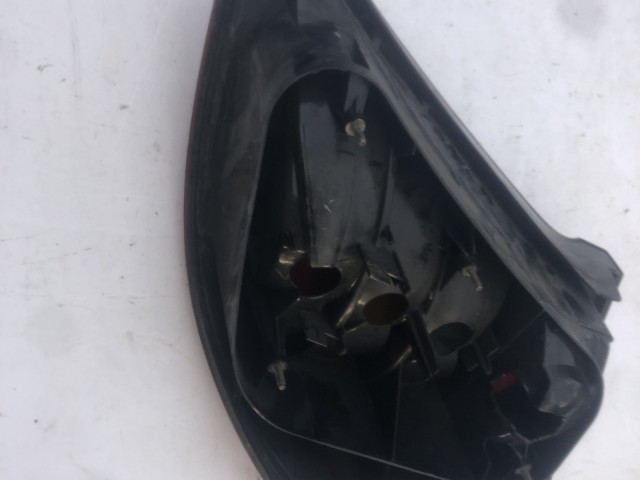 195869 Mercedes Benz C-Class W203 2001-2008 Lámpa , Fényszóró Használt  Bal hátsó a képen látható sérüléssel