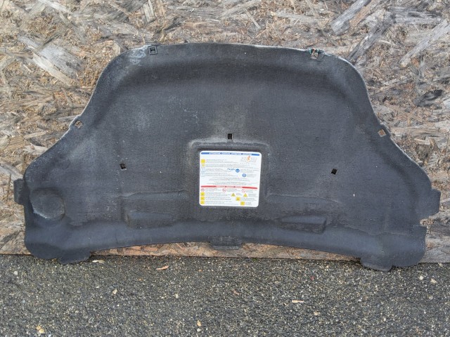 193279 Fiat Bravo 2007-2014, Lancia Delta 2008-2014 Motorháztető szigetelés, a képen látható sérüléssel