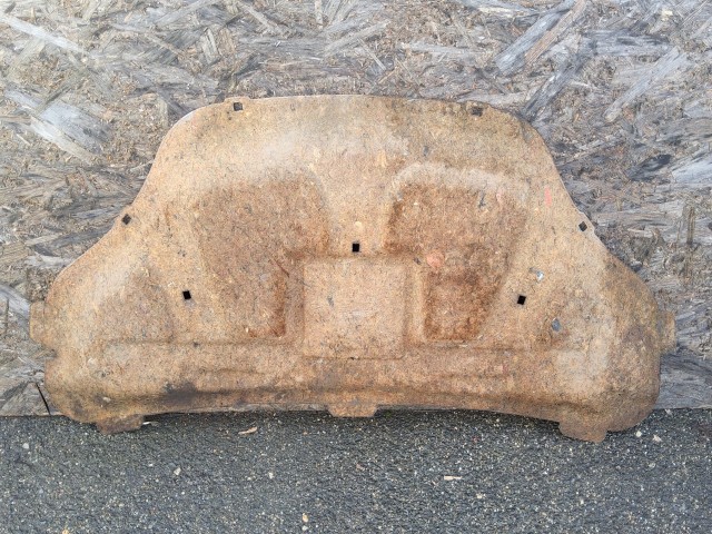 193279 Fiat Bravo 2007-2014, Lancia Delta 2008-2014 Motorháztető szigetelés, a képen látható sérüléssel