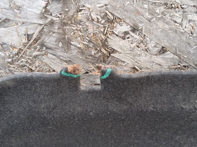 193328 Fiat Bravo 2007-2014, Lancia Delta 2008-2014 Motorháztető szigetelés, a képen látható sérüléssel 51819226