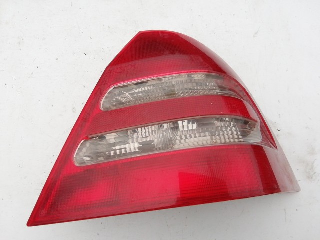 195804 Mercedes Benz C-Class W203 2001-2008 Lámpa , Fényszóró Használt   Jobb hátsó