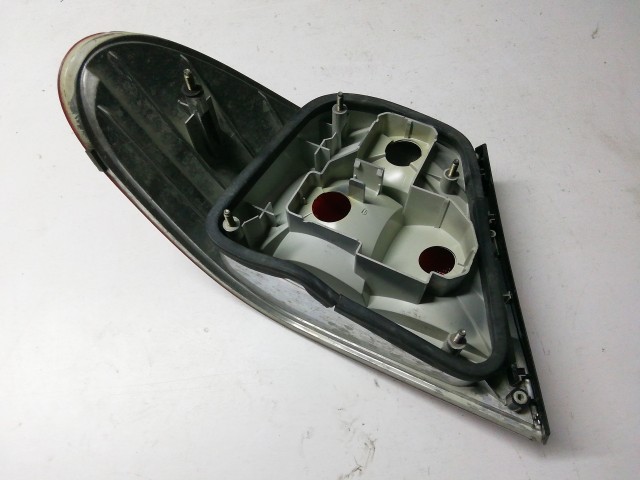 195769 Mercedes Benz CLK C208 1997-2002  Jobb hátsó külső lámpa, a képen látható sérüléssel, izzófoglalat nélkűl!!!!!