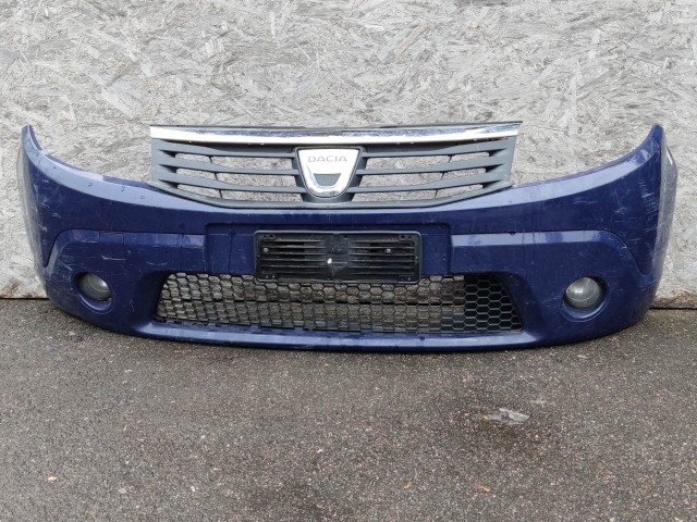 196785 Dacia Sandero 2008-20112 első lökhárító, a képen látható sérüléssel