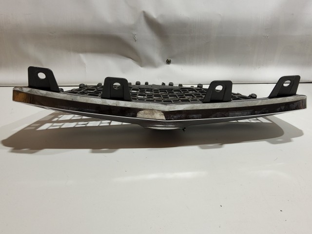 196306 Lancia Delta 2008-2014 Díszrács, a képen látható sérüléssel