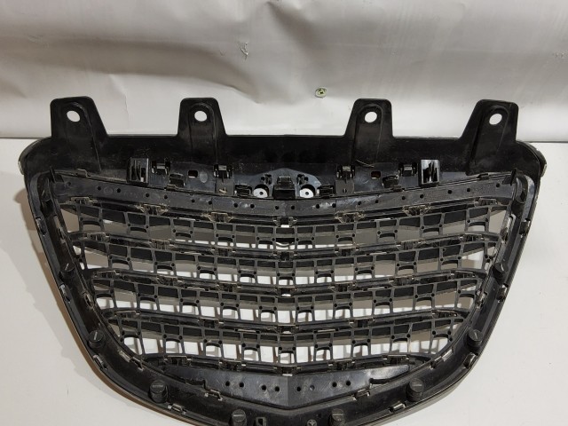 196306 Lancia Delta 2008-2014 Díszrács, a képen látható sérüléssel