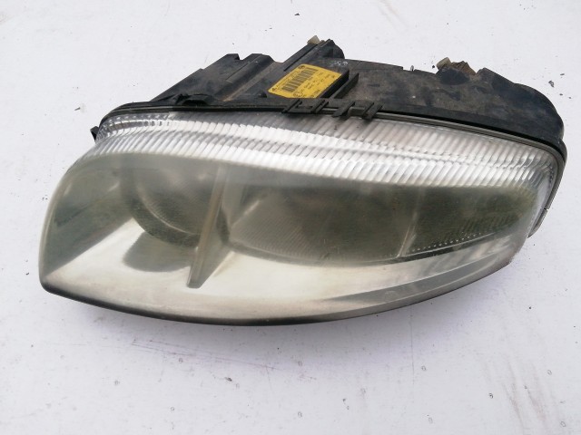 193549 Alfa Romeo GT 2003-2010 bal első fényszóró, matt plexi egy rögzítő fül törött!!!