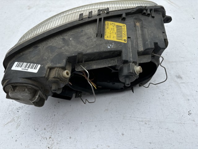 193549 Alfa Romeo GT 2003-2010 bal első fényszóró, matt plexi egy rögzítő fül törött!!!