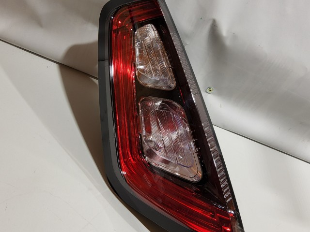 Fiat Punto Evo, Nouva Punto, My Punto ovális csatlakozós bal hátsó lámpa (Magneti Marelli)
