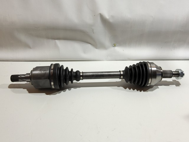 Alfa Romeo 159 1,9 8-16v Diesel utángyártott új bal első féltengely 50517134