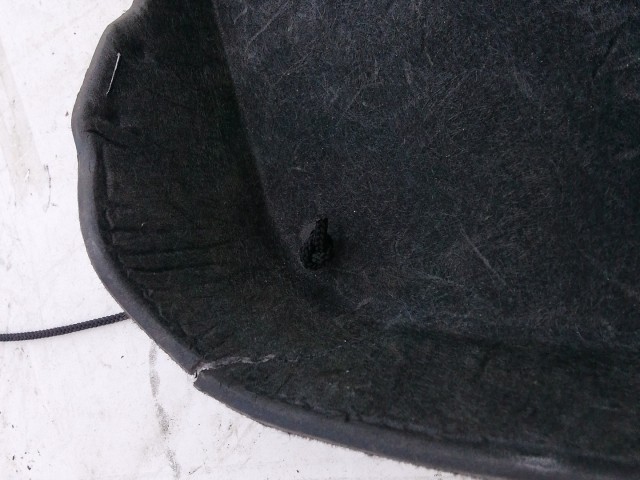 193836 Mazda 323F 1992-1998 Kalaptartó, a képen látható sérüléssel