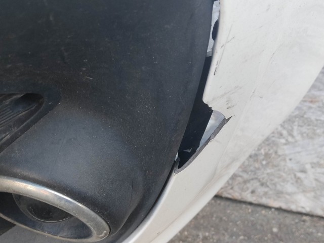 197073 Kia Rio 2011-2017 első lökhárító, a képen látható sérüléssel 