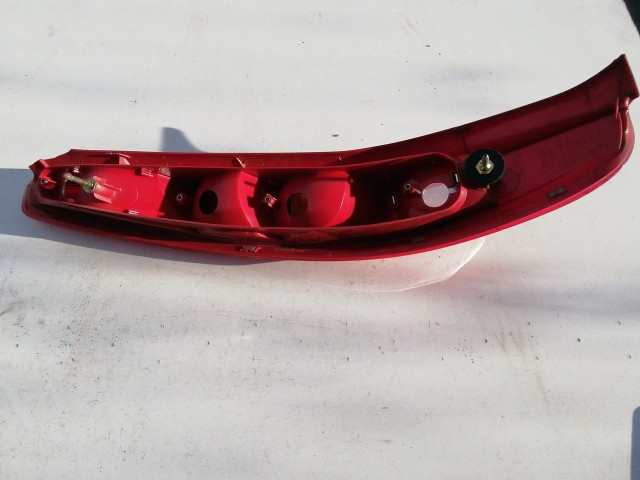 193833 Fiat Punto II. 1999-2003 5 ajtós jobb hátsó piros szélű lámpa, a képen látható sérüléssel