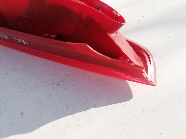 193833 Fiat Punto II. 1999-2003 5 ajtós jobb hátsó piros szélű lámpa, a képen látható sérüléssel