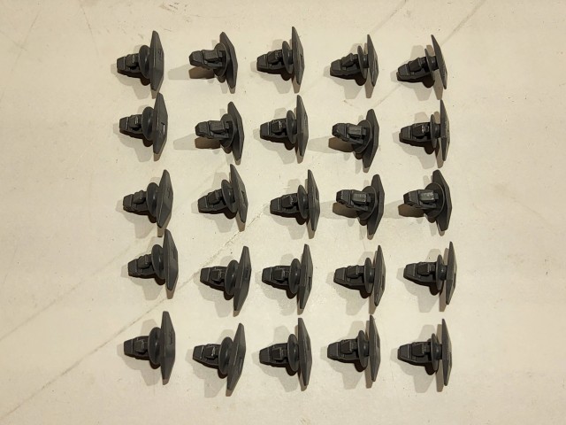 Alfa Romeo Giulietta utángyártott új patent, az ajtón lévő kéder gumihoz (25 db)