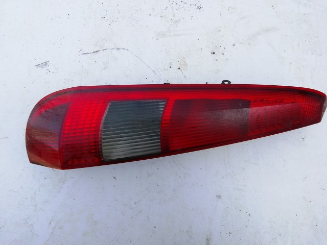 193817 Ford Fiesta 2002-2008 2002-2008 Lámpa , Fényszóró Használt  bal hátsó a képen látható sérüléssel