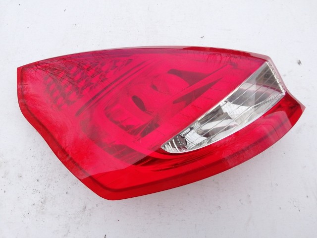 193613 Ford Fiesta 2008-2013 bal hátsó Lámpa, a képen látható sérüléssel, izzófoglalat nélkül!