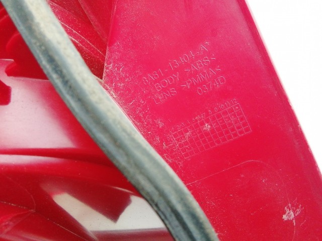 193611 Ford Fiesta 2008-2013 jobb hátsó Lámpa, a képen látható sérüléssel