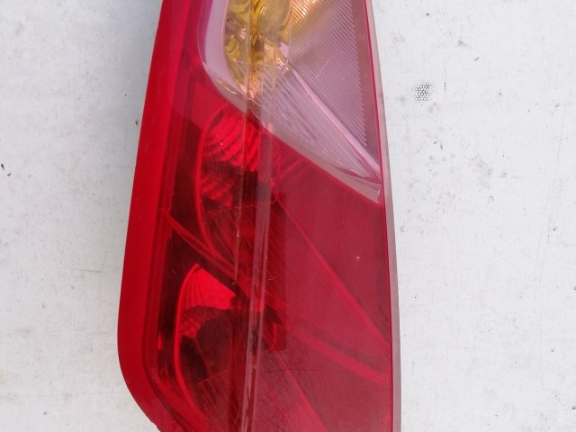 193675 Fiat Grande Punto 2005-2009 bal hátsó lámpa, a képen látható sérüléssel, izzó foglalat nélkül!