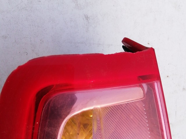 193675 Fiat Grande Punto 2005-2009 bal hátsó lámpa, a képen látható sérüléssel, izzó foglalat nélkül!