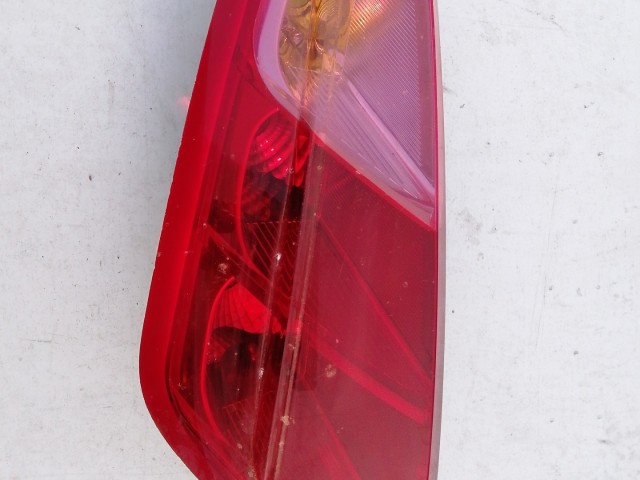 193674 Fiat Grande Punto  2005-2009 bal hátsó lámpa, a képen látható sérüléssel, izzó foglalat nélkül!