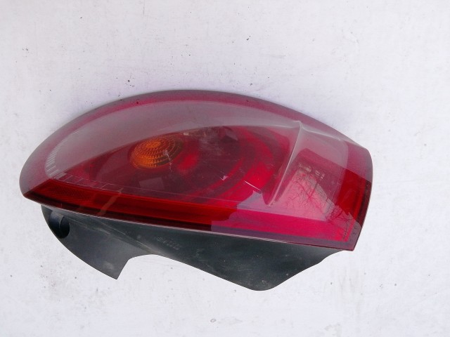 193673 Fiat Bravo 2007-2014 bal hátsó lámpa, izzófoglalat nélkül, a képen látható repedésekkel!!