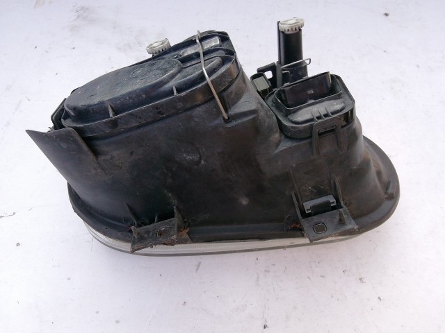 193711 Volkswagen Golf IV. 1997-2005 Lámpa , Fényszóró Használt  sima bal első  a képen látható sérüléssel