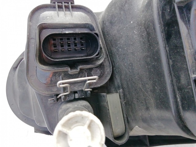 193711 Volkswagen Golf IV. 1997-2005 Lámpa , Fényszóró Használt  sima bal első  a képen látható sérüléssel