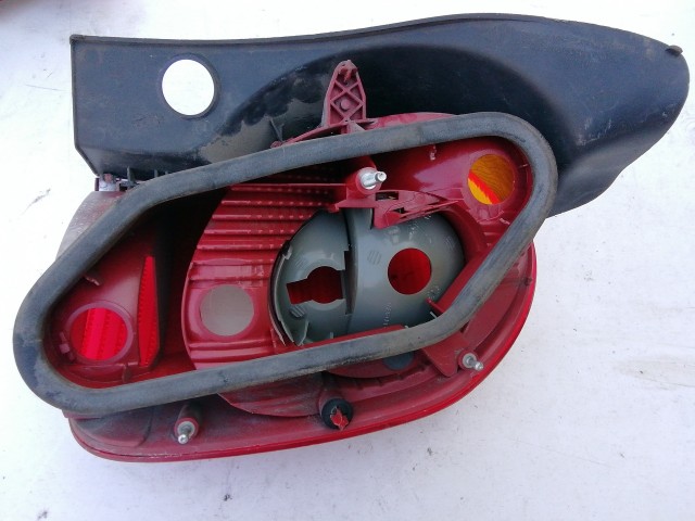 193701 Renault Modus 2007-2012 bal hátsó lámpa, izzófoglalat nélkül 